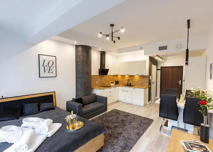 דירה Apartly - Hanza Tower